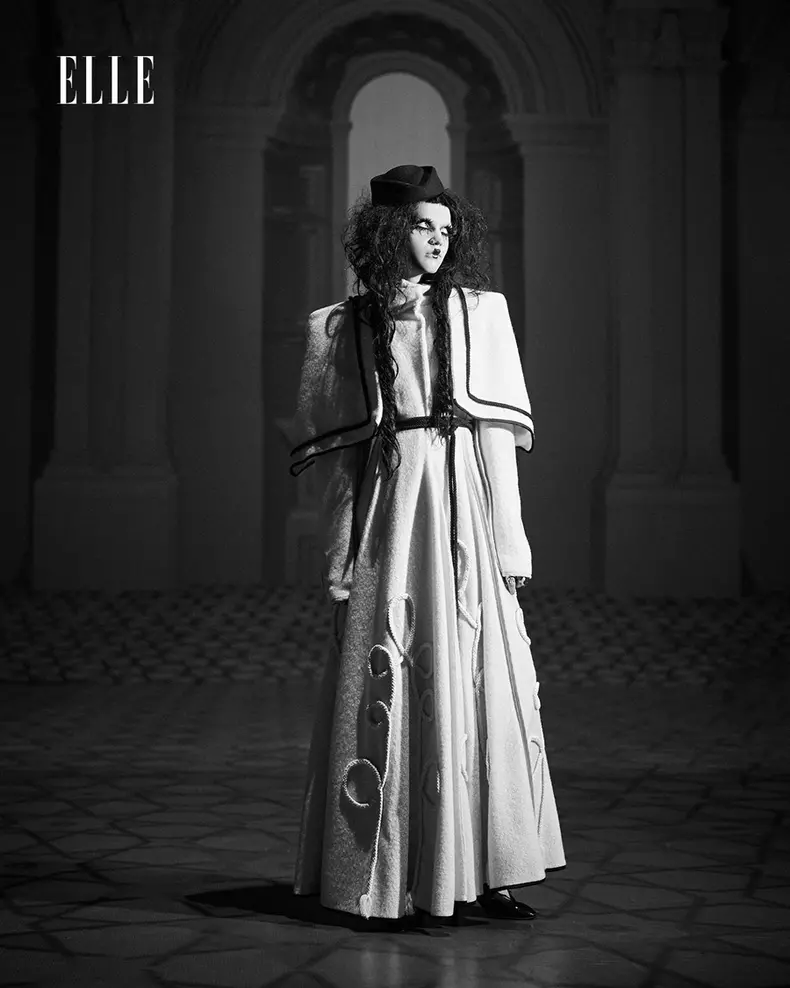 Ținuta: Izabella-Alexandra Herman. Model: Darius Boar.