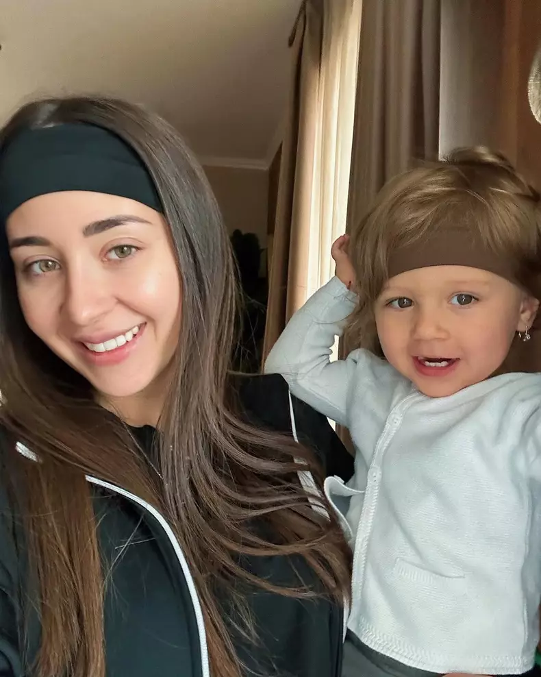 9. Nicole Cherry și familia