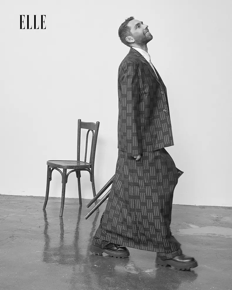 Adonis Enache - categoria BEST HAIRSTYLIST (poartă Kenzo și pantofi Ami Paris)