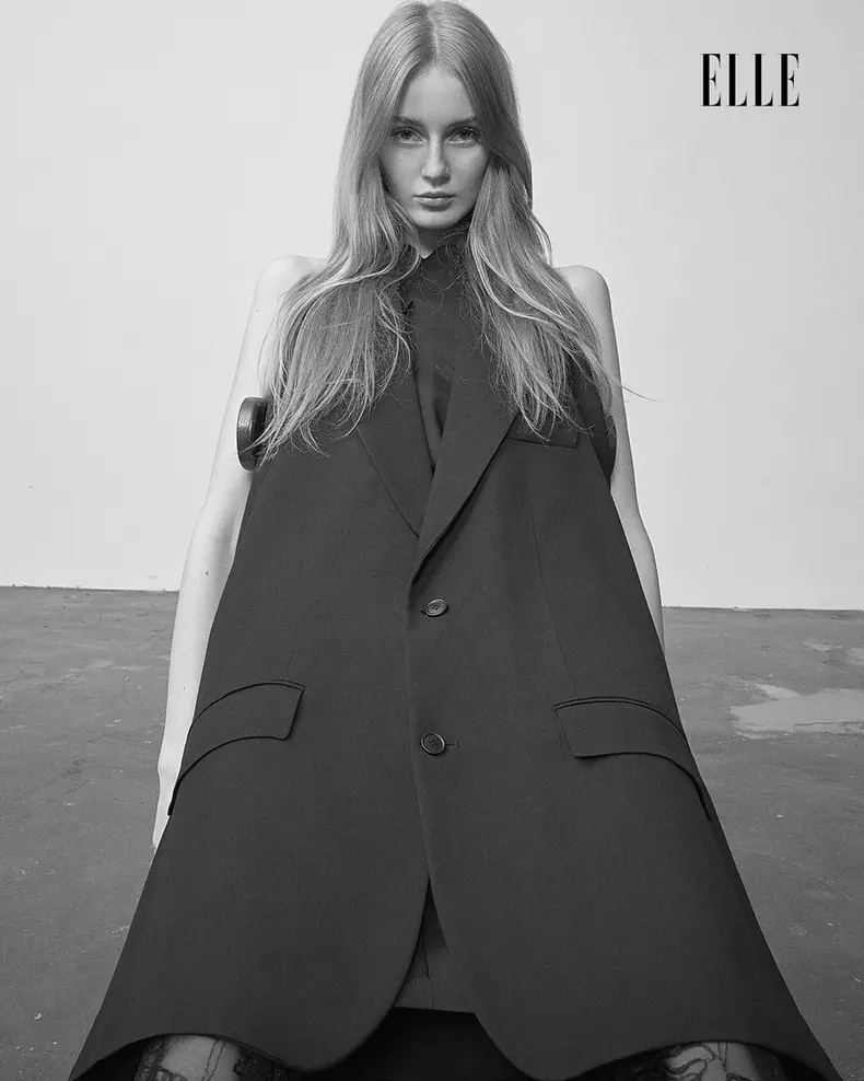 Anamaria Popa - Categoria BEST MODEL (Poartă rochie Balenciaga via magazinul Mengotti)