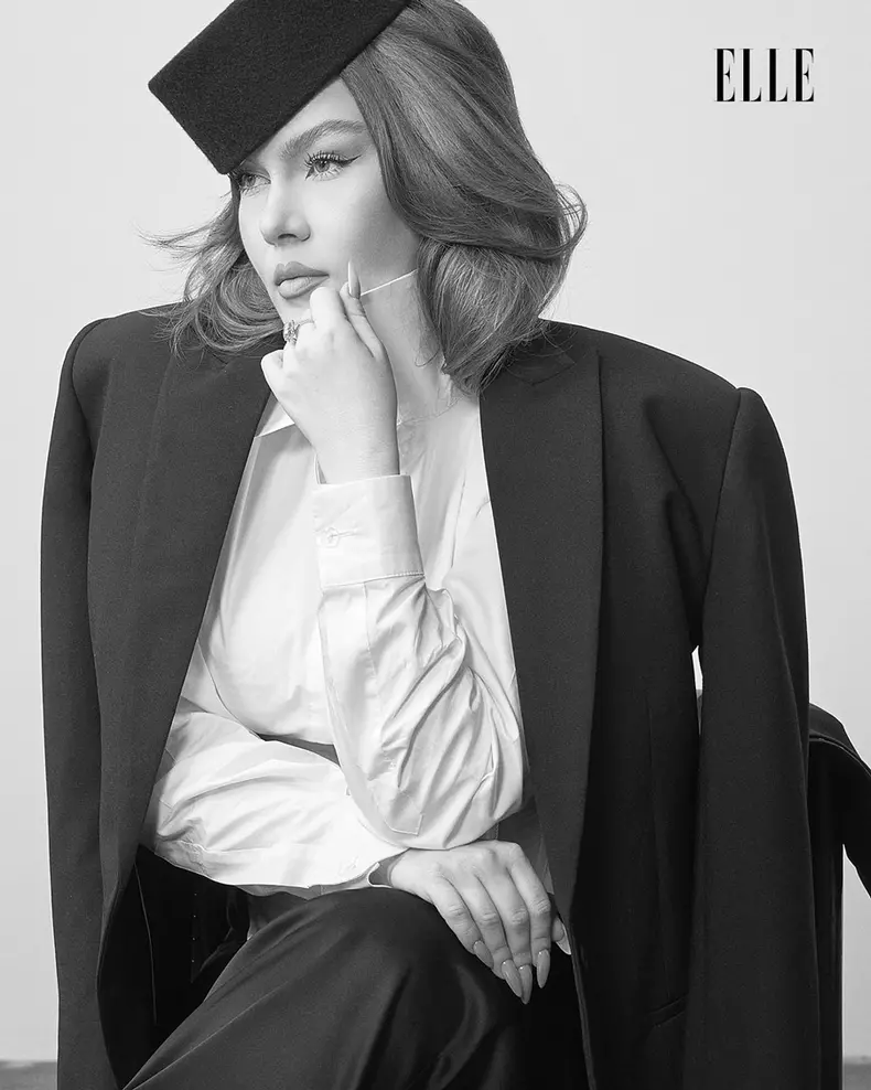 Claudia Neacșu -  categoria BEST MAKE-UP ARTIST (poartă sacou Murmur, pălărie Decorina)