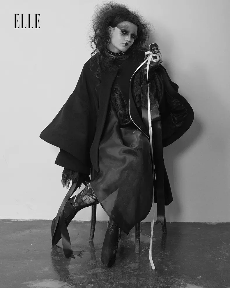 Darius Boar  Mandy Porcelana - Categoria BEST YOUNG DESIGNER (poartă Darius Boar  Mandy Porcelana.