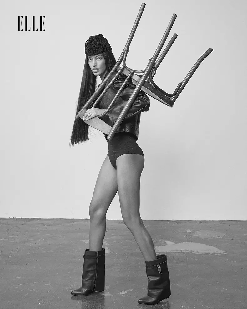 Ivany - Categoria BEST MODEL (poartă pălărie Decorina)