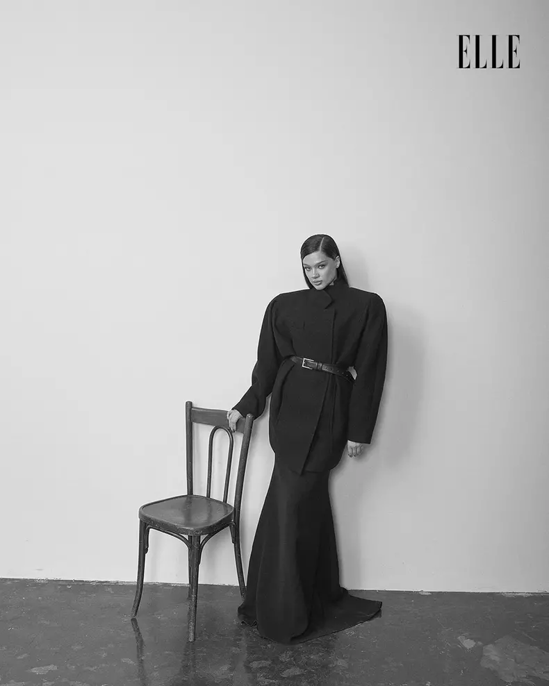 Misha Miller - Categoria RISING STAR (poartă jachetă Caravasili)