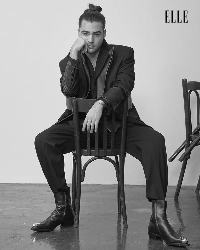 Radu Ștefan Bănică - categoria RISING STAR (poartă sacou Comme des Garçons, sacou din piele și pantaloni Medeea, curea Tod’s, ghete Alexander McQueen)