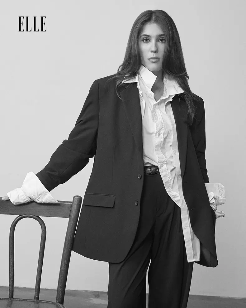 Raluca Mihai - Categoria BEST YOUNG DESIGNER (poartă costum Zara, cămăși H&M, curea Toteme, magazinul Aparterre)