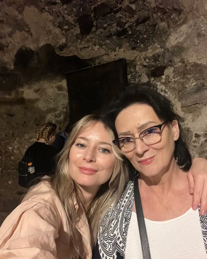 6. Laura Cosoi și mama ei