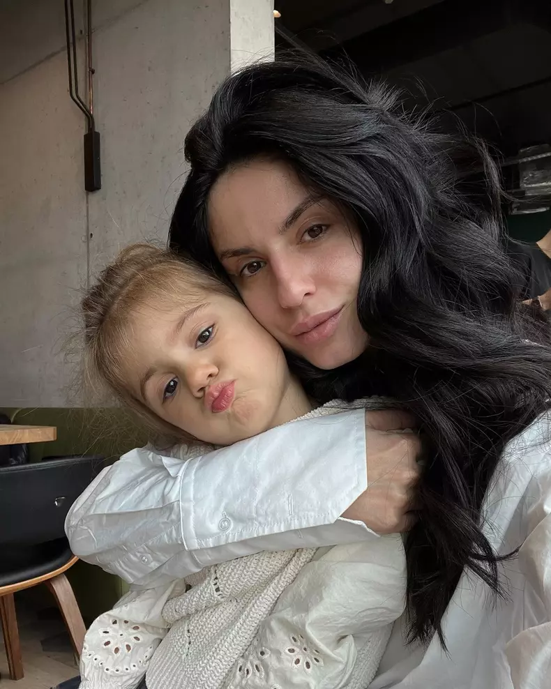 8. Ioana Grama și fiica ei
