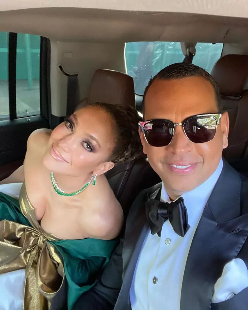 Jennifer-Lopez-și-Alex-Rodriguez-819x1024