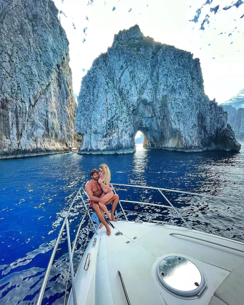 Can Yaman, sejur de vis pe coasta Amalfitană alături de iubita sa, Diletta Leotta