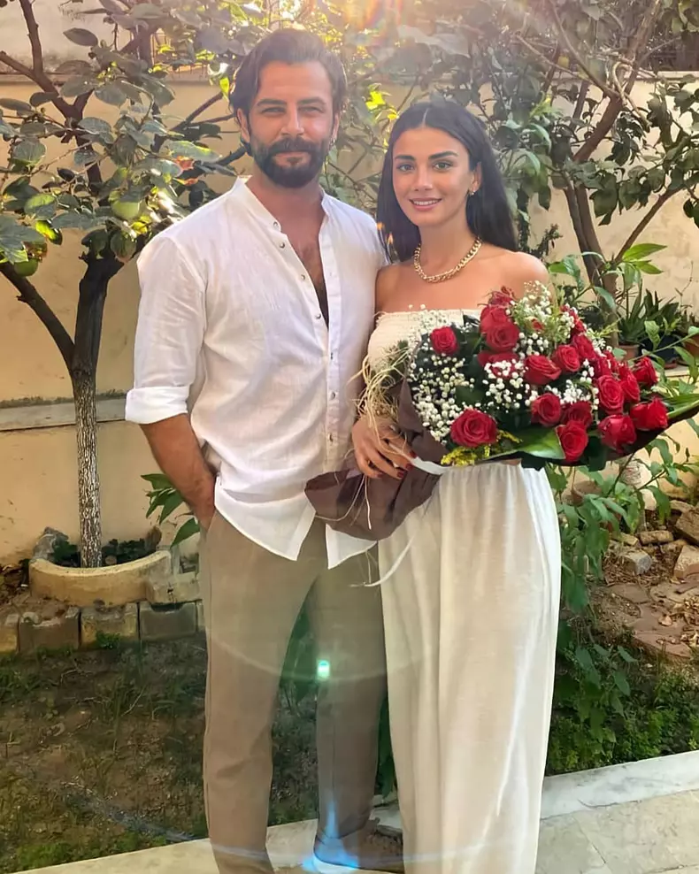 Özge Yağız și Gökberk Demirci s-au logodit oficial (1)