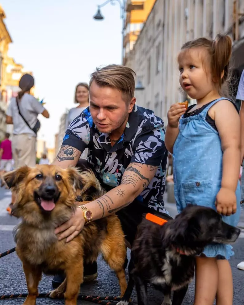 Codin Maticiuc a postat online imagini rare, cu iubita și cei doi copii (1)