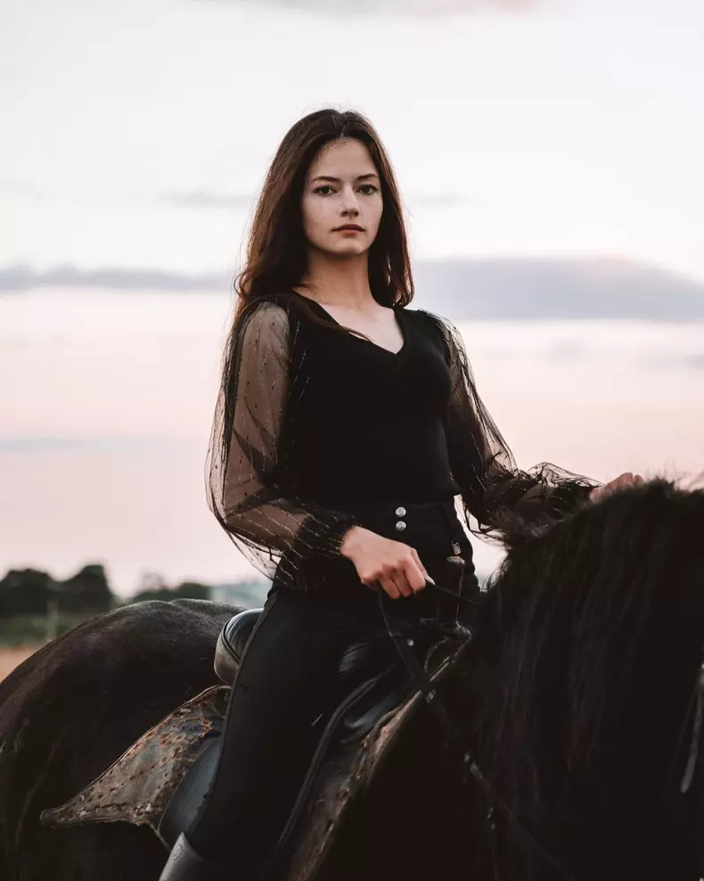 Cum arată astăzi fiica Bellei și lui Edward din seria Twilight. Mackenzie Foy are acum 20 de ani (7)