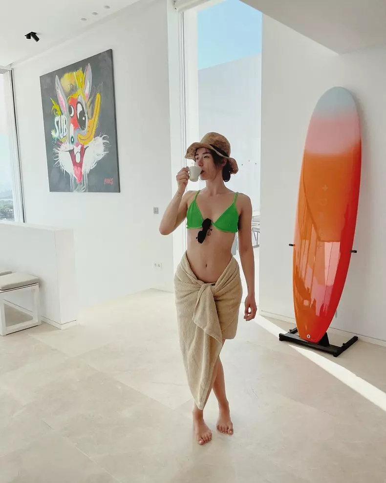 Cum arată fiica celebrului Eros Ramazzotti. Aurora Ramazzotti are 24 de ani și face furori pe plajă, în costum de baie (3)