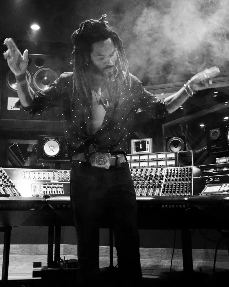 Lenny-Kravitz-in-forma-maxima-la-57-de-ani-4