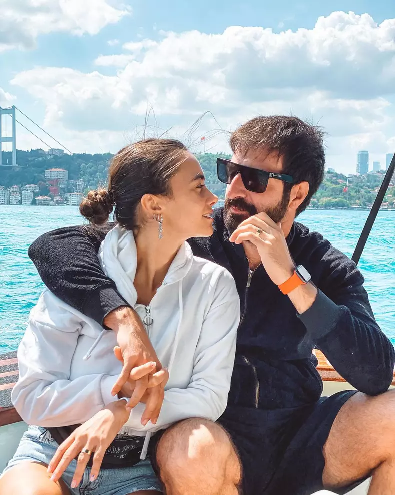 Hande-Soral-actrita-din-„Putere-si-glorie-este-insarcinata.-Ea-si-Ismail-Demirci-vor-deveni-parinti-6
