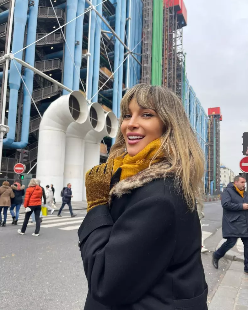 Lora, ședință foto provocatoare în Paris. Cum s-a pozat alături de iubitul ei. „Flirt în Paris” (11)