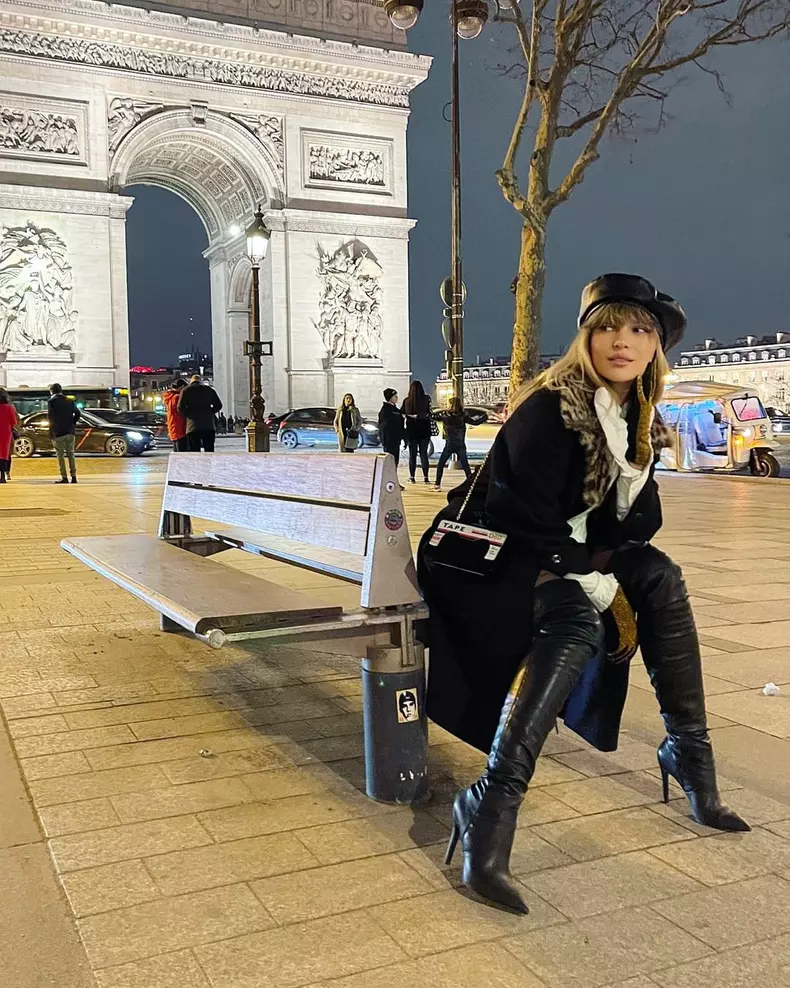Lora, ședință foto provocatoare în Paris. Cum s-a pozat alături de iubitul ei. „Flirt în Paris” (29)