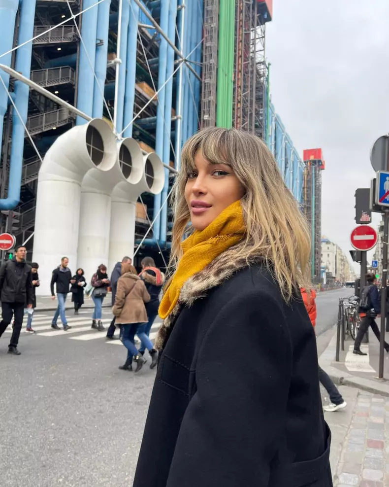 Lora, ședință foto provocatoare în Paris. Cum s-a pozat alături de iubitul ei. „Flirt în Paris” (9)