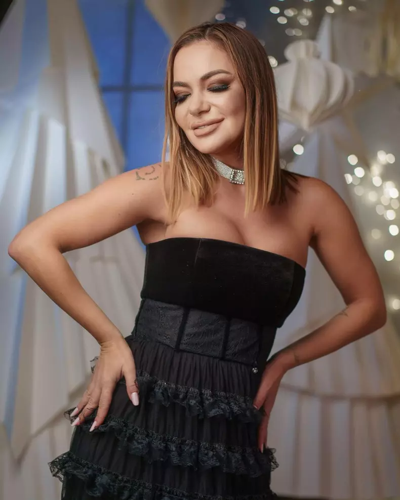 Cum-reuseste-andreea-antonescu-sa-isi-mentina-silueta-din-adolescenta-9