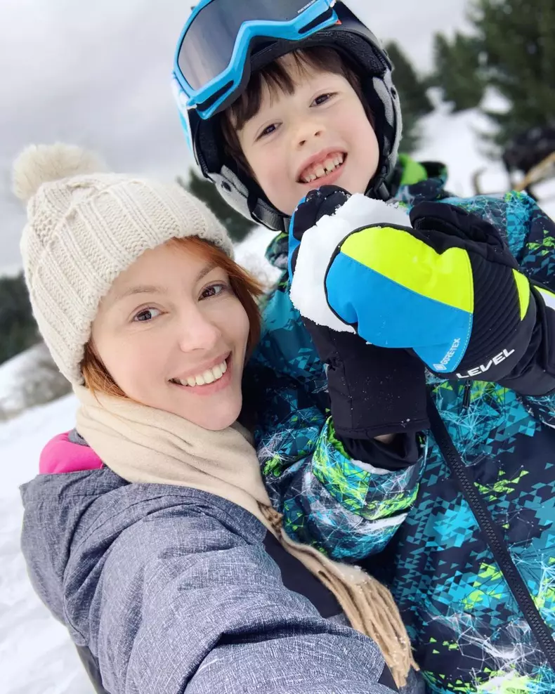 Olimpia-Melinte-a-lansat-prima-carte-„Serion-Pantalon-in-Tara-Amintirilor-4