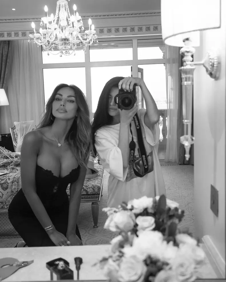 Imagini-rare-cu-Madalina-Ghenea-alaturi-de-fiica-si-de-mama-ei.-Destinatia-de-lux-unde-s-au-relaxat-17