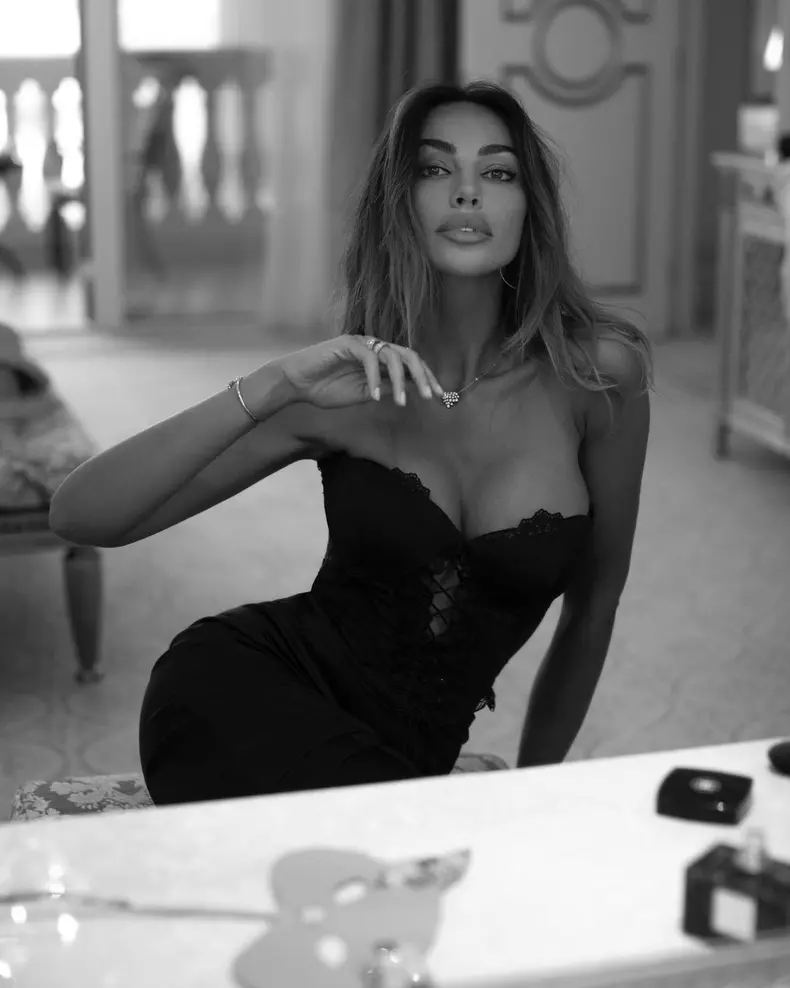 Imagini-rare-cu-Madalina-Ghenea-alaturi-de-fiica-si-de-mama-ei.-Destinatia-de-lux-unde-s-au-relaxat-18