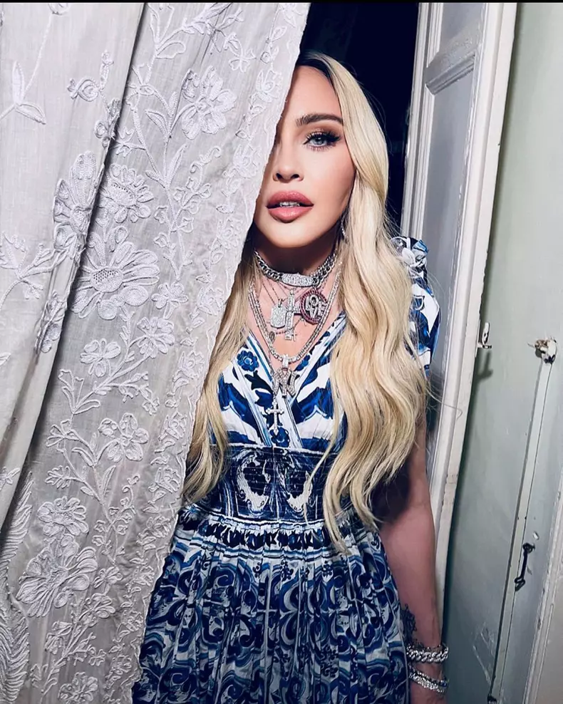 Madonna, gest extrem la 64 de ani. Cu cine s-a sărutat artista pe bancheta unei mașini