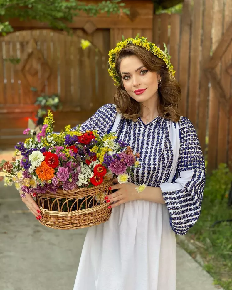 cum-arata-si-cu-ce-se-ocupa-sora-lui-theo-rose-1