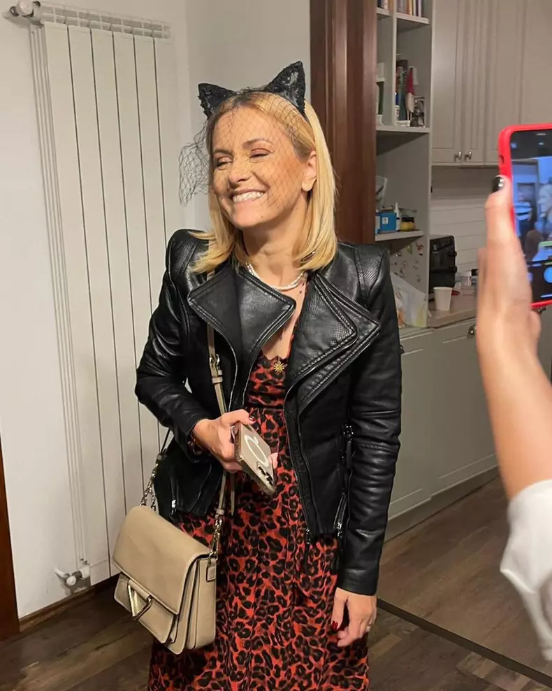 Cum arăta Simona Gherghe în copilărie. Imagini de colecție cu vedeta Antenei 1