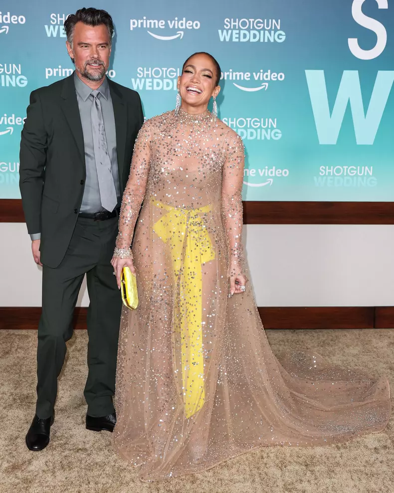 Jennifer Lopez, ravisantă la premiera din Los Angeles a filmului „Shotgun Wedding”