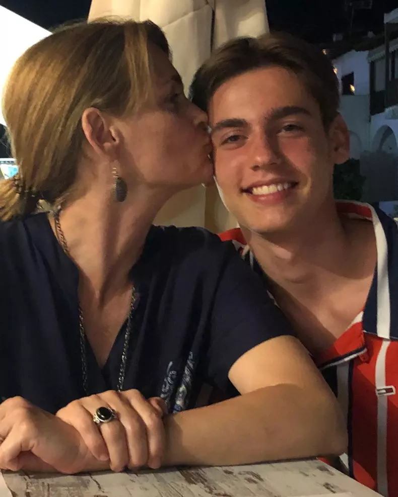 Elvirei Deatcu a explicat cu ce se ocupă fiul ei în Italia