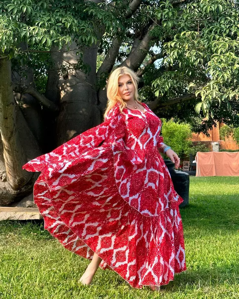 Loredana a plecat din țară împreună cu fiica sa. De ce și-a anulat toate concertele. „A renunțat”