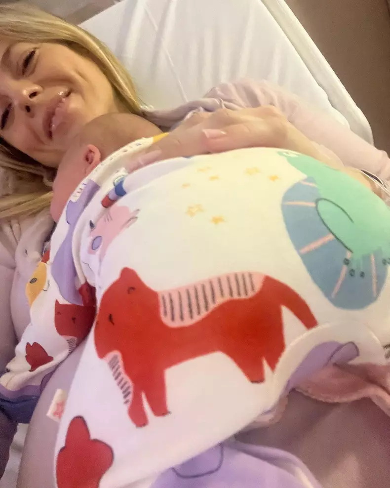 Roxana Hulpe, prima imagine cu fetița sa