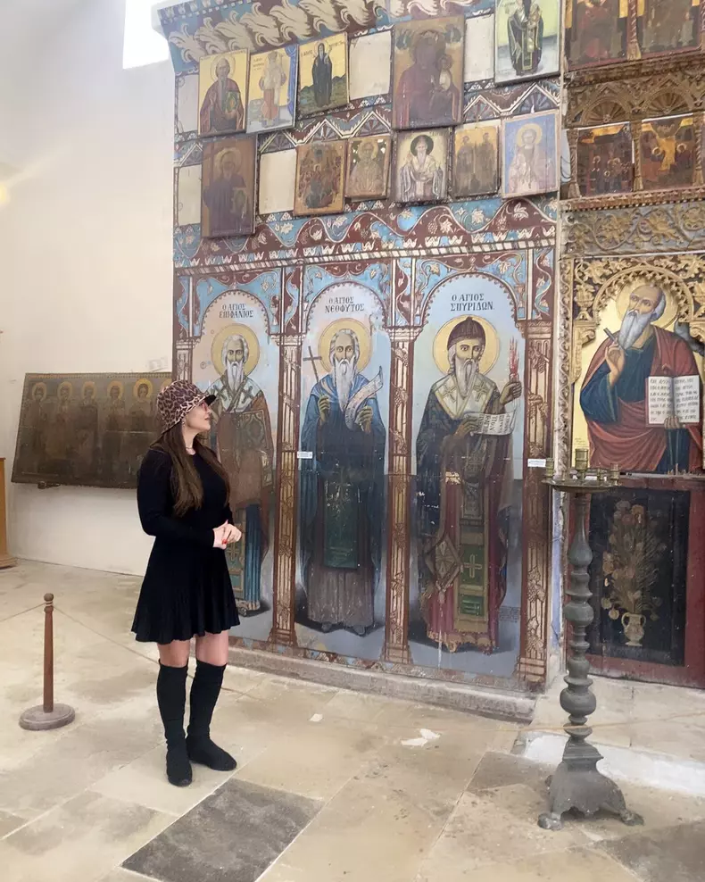 Cântăreața de muzică populară a ajuns la mănăstire. „Am avut mai mult timp de rugăciune”. Ce a făcut când a cunoscut-o pe amanta soțului ei