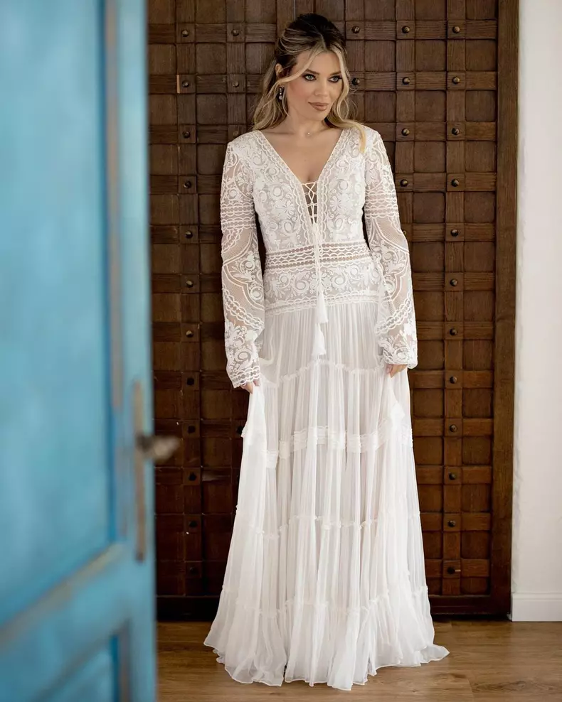 cum-si-a-ales-gina-pistol-rochia-de-mireasa-4