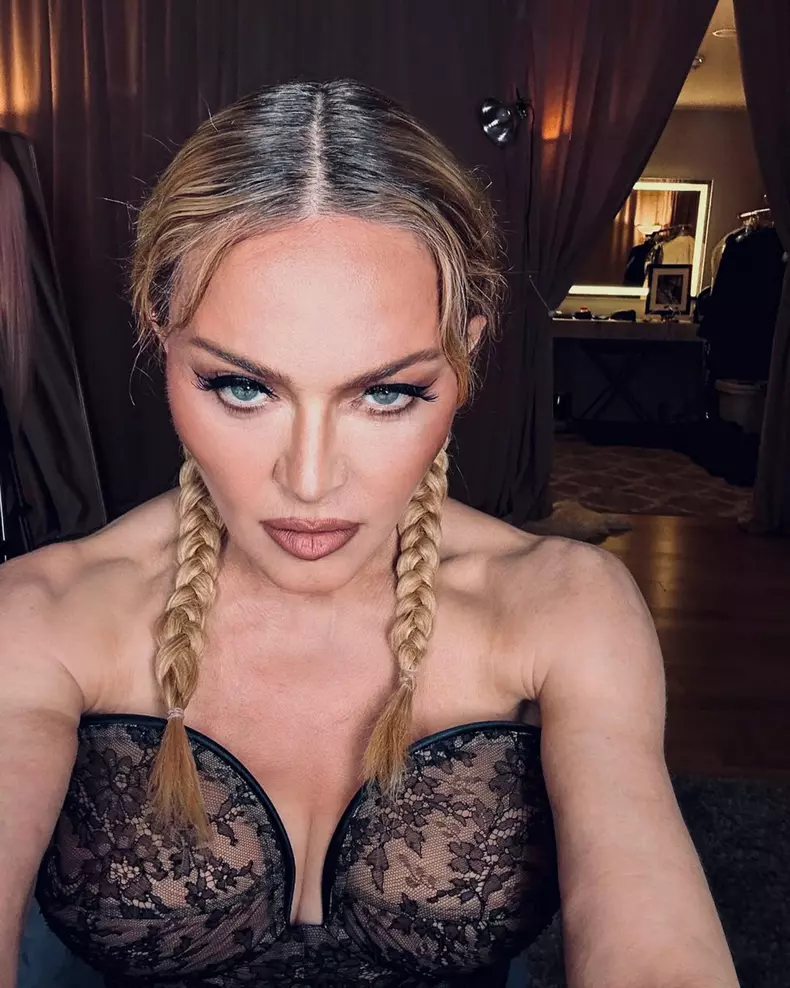 Cher spune că s-a împăcat cu Madonna. „Am îngropat securea războiului. M-a iertat”
