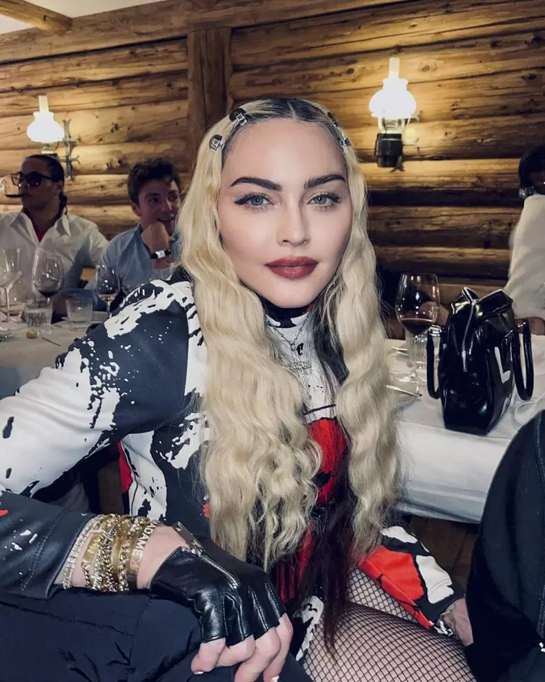 Cher spune că s-a împăcat cu Madonna. „Am îngropat securea războiului. M-a iertat”