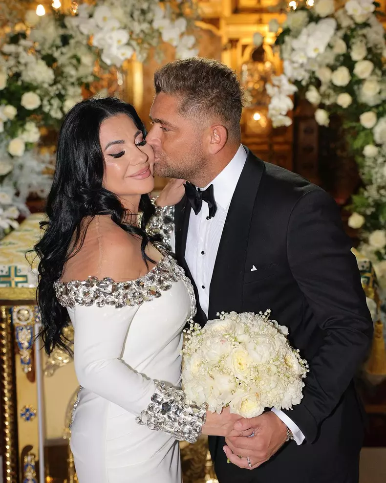 Costin Gheorghe și Maria Cușu s-au căsătorit. Elena Gheorghe, nașă de cununia la nunta fratelui ei. Primele Imagini