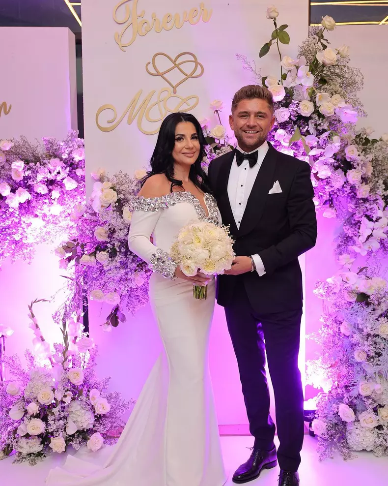 Costin Gheorghe și Maria Cușu s-au căsătorit. Elena Gheorghe, nașă de cununia la nunta fratelui ei. Primele Imagini