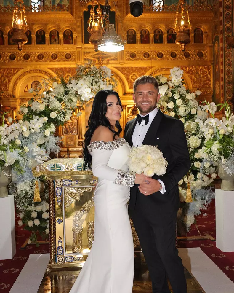 Costin Gheorghe și Maria Cușu s-au căsătorit. Elena Gheorghe, nașă de cununia la nunta fratelui ei. Primele Imagini