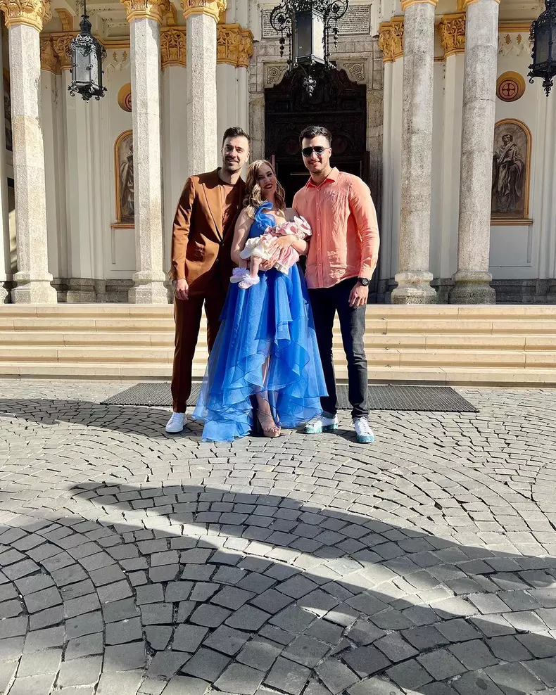 Liviu Teodorescu și soția lui și-au botezat fiica. Primele imagini de la eveniment (3)