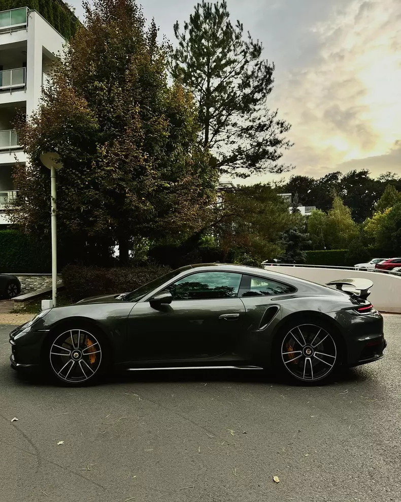 Selly și-a cumpărat mașină de 240.000 de euro. Cum arată bolidul (1)