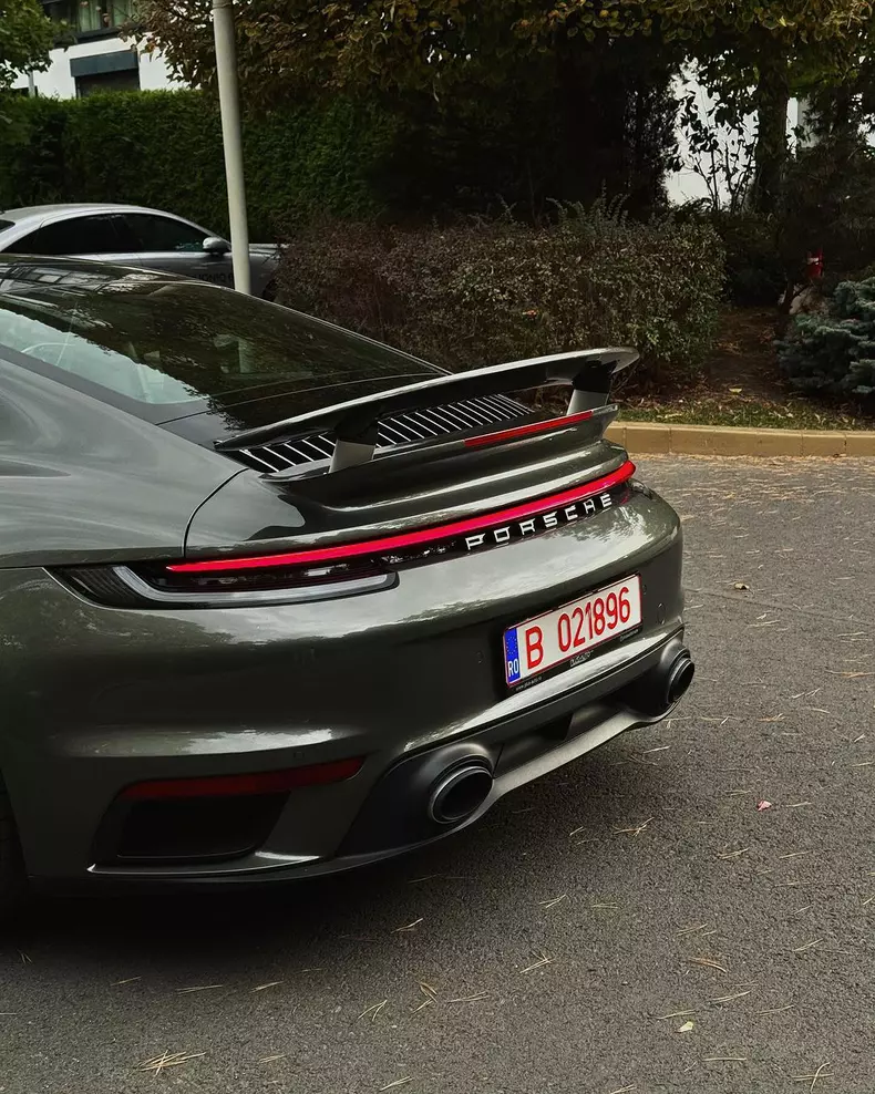 Selly și-a cumpărat mașină de 240.000 de euro. Cum arată bolidul (7)