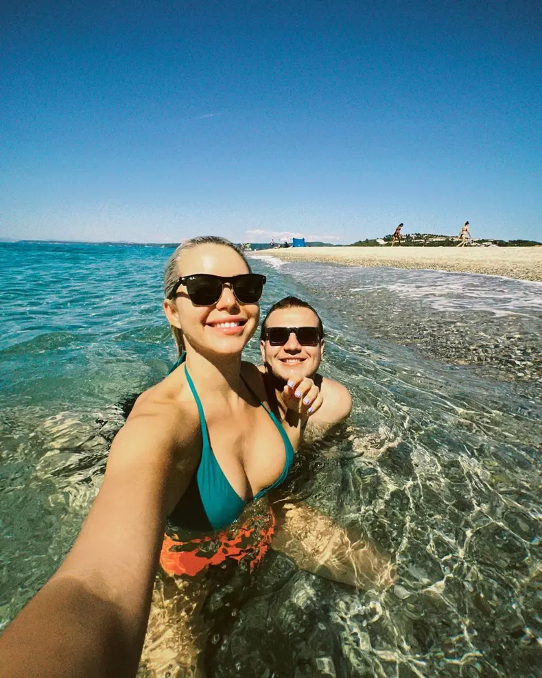 Alex Militaru, soțul lui Carmen Grebenișan, este adoptat  (6)