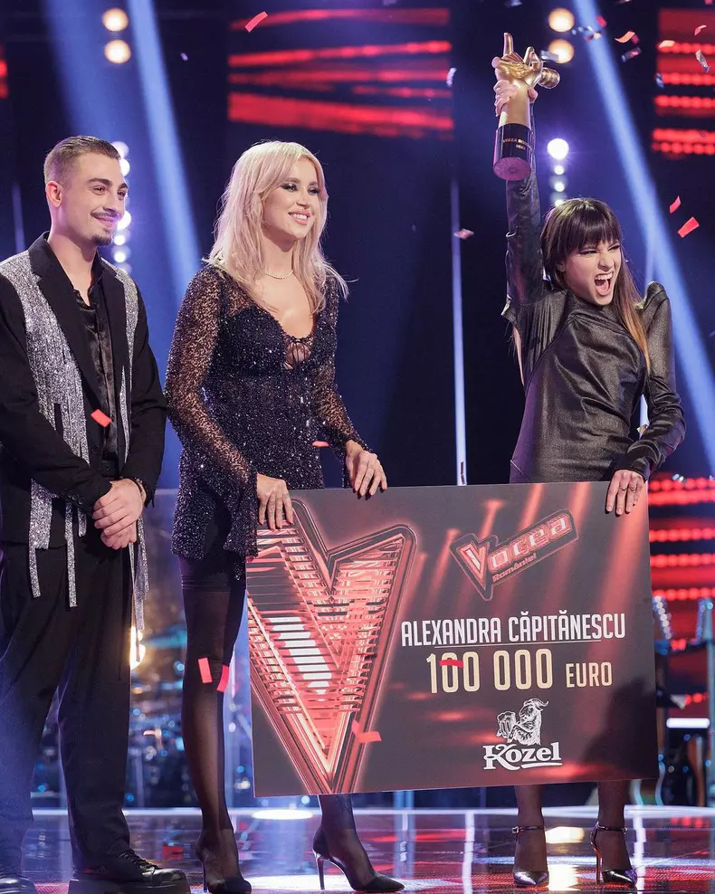 Ce face Alexandra Căpitănescu cu premiul de la Vocea României 2023, sezonul 11  (6)