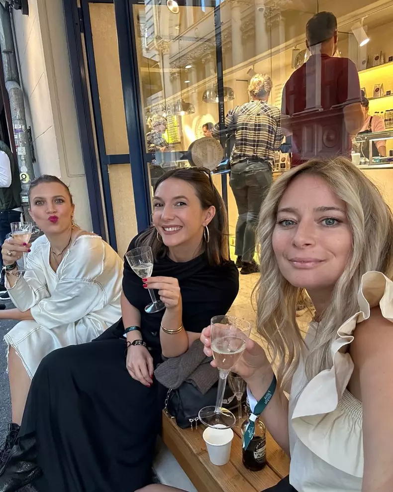 Adela Popescu, reacție neașteptată la vestea că Laura Cosoi așteaptă al patrulea copil (1)