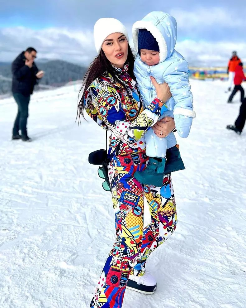 Burak Özçivit și Fahriye Evcen și-au sărbătorit băiatul cel mic. Cum a fost la petrecere