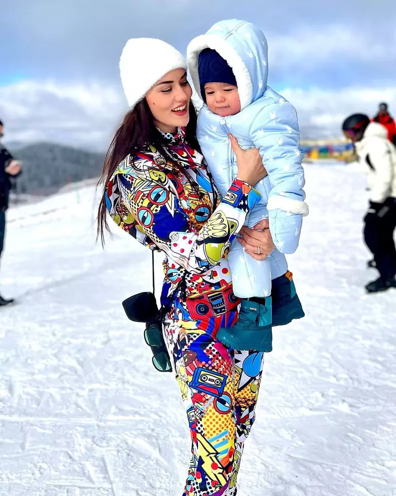 Burak Özçivit și Fahriye Evcen și-au sărbătorit băiatul cel mic. Cum a fost la petrecere