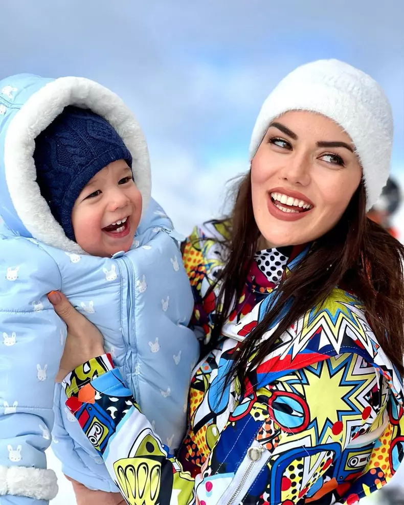Burak Özçivit și Fahriye Evcen și-au sărbătorit băiatul cel mic. Cum a fost la petrecere